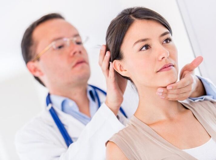 trattamento dell'osteocondorsi da parte di un medico